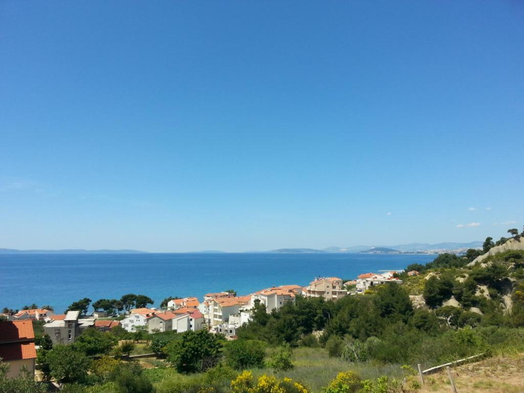 Mikrut * Podstrana