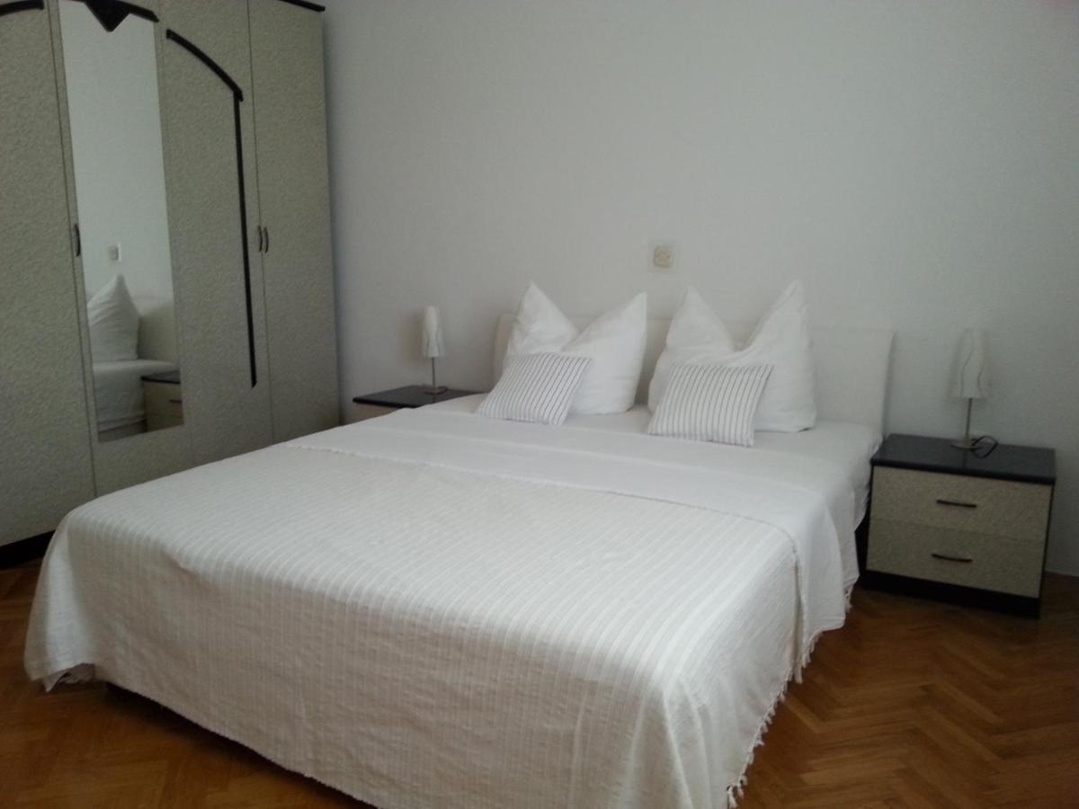 Mikrut Apartment *